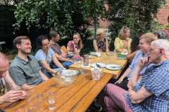 Mittagessen im Pfarrgarten